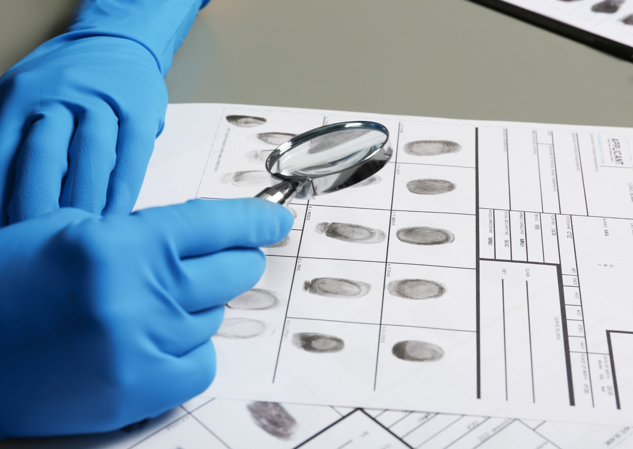 How does forensic analysis help solve complex crime cases?